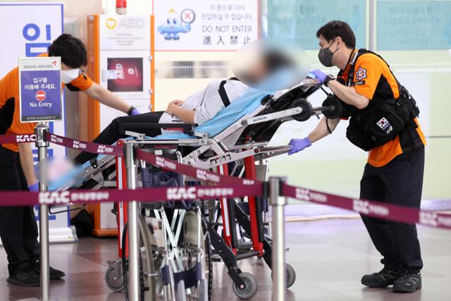 韩亚航空一客机舱门在空中打开 有人晕倒 多人呼吸困难