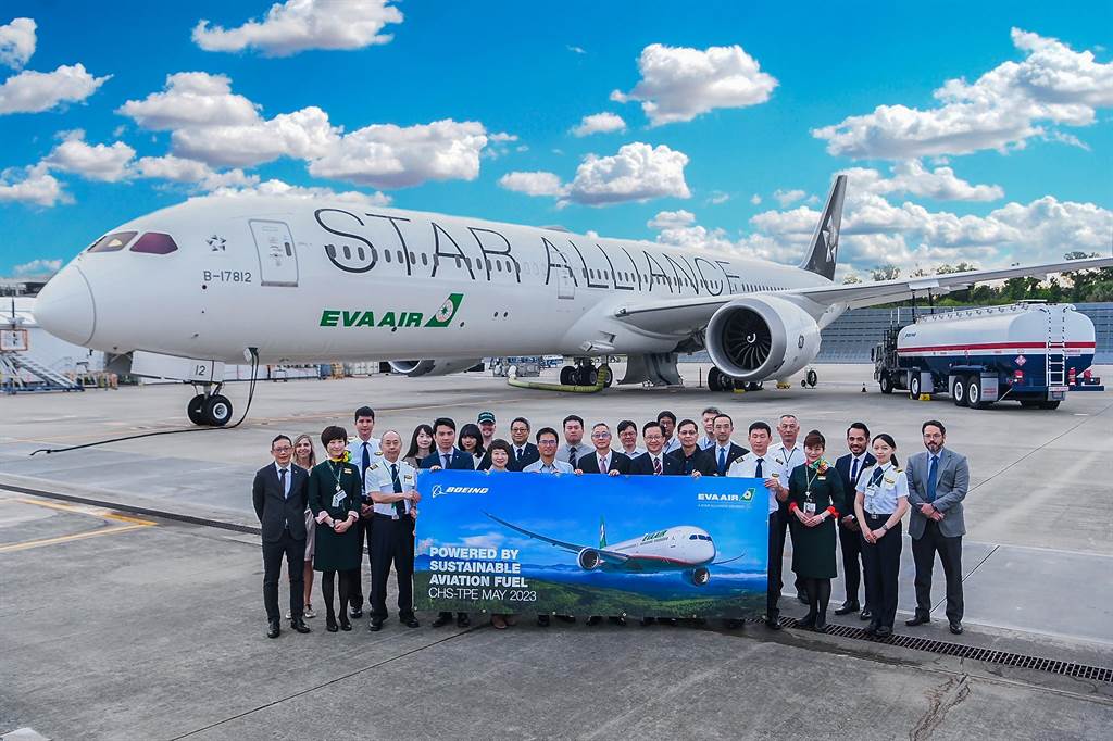 全球首架星空联盟涂装787-10客机亮相 系长荣航空新机