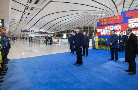 中国民航局局长赴大兴机场迎接2023年最后一天航班平安归来